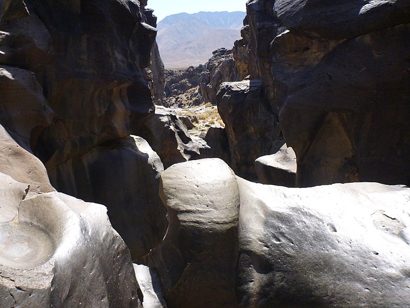 File:Fossil Falls, volcanic - panoramio (1).jpg