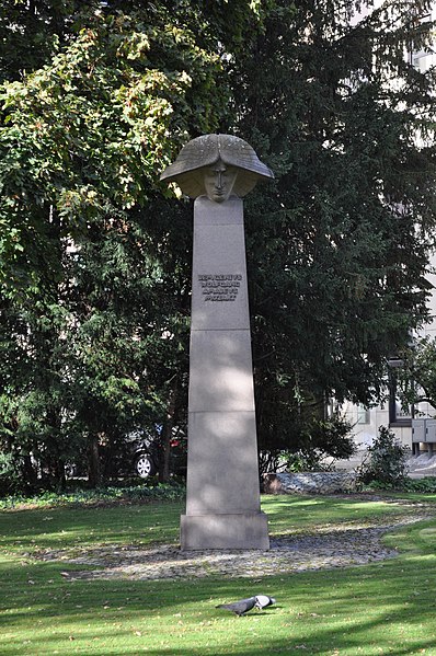 File:Frankfurt, Mozartdenkmal.jpg