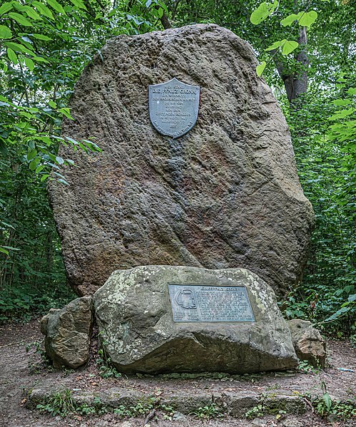 Memorial at Grona fortress site
