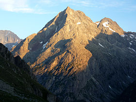 Grande aiguille de la Bérarde auringonlaskun aikaan