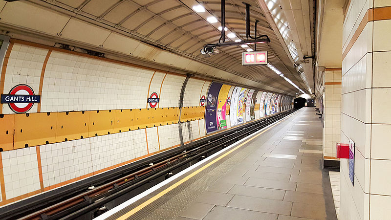 File:Gants Hill tube station, Westbound platform, looking West.jpg