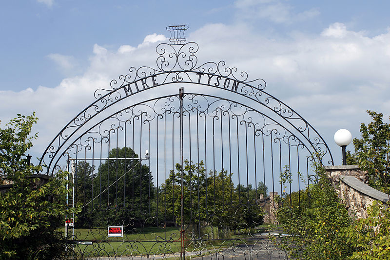 File:Gates of boxer Mike Tyson's mansion in Southington, Ohio.jpg