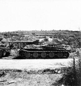 Tysk tank Tiger II nær Vimoutiers.jpg