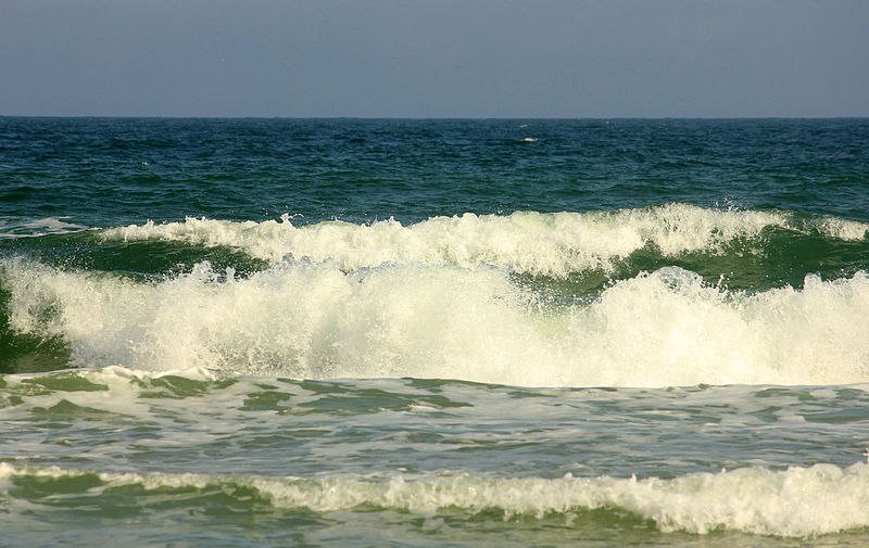 File:Gfp-florida-daytona-beach-ocean-waves.jpg
