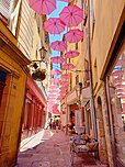 Une ruelle pittoresque de la vieille ville de Grasse dans les Alpes-Maritimes.