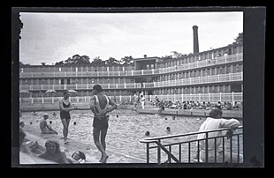 Open-air swimming pool - Hôtel Piscine Molitor (Spring 1933).