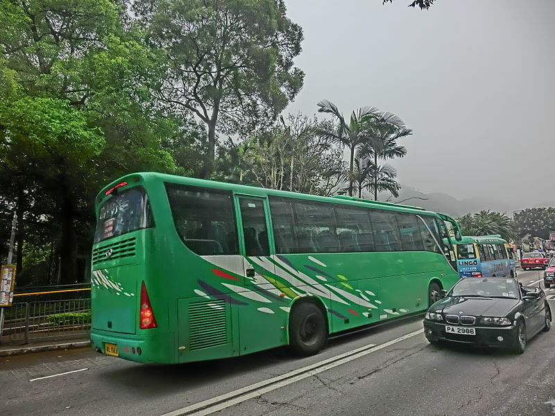 File:HKSYU North Point Mid-Levels Braemar Hill Road Apr-2014 Green school bus King Long.JPG