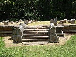 Reruntuhan Kompleks Candi di Hatthikucchi