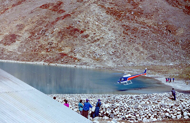 File:Helicopter at Gokyo.jpg