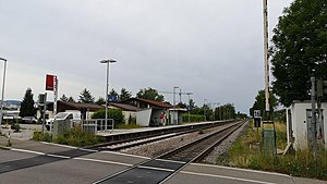 Single side platform with shelters