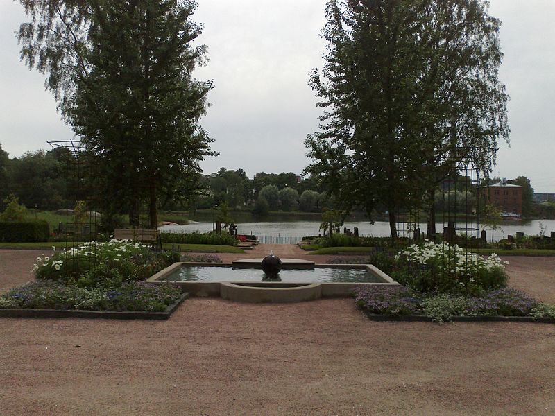 File:Hietaniemi Cemetery (fi. Hietaniemen hautausmaa), Helsinki, Finland 1.jpg