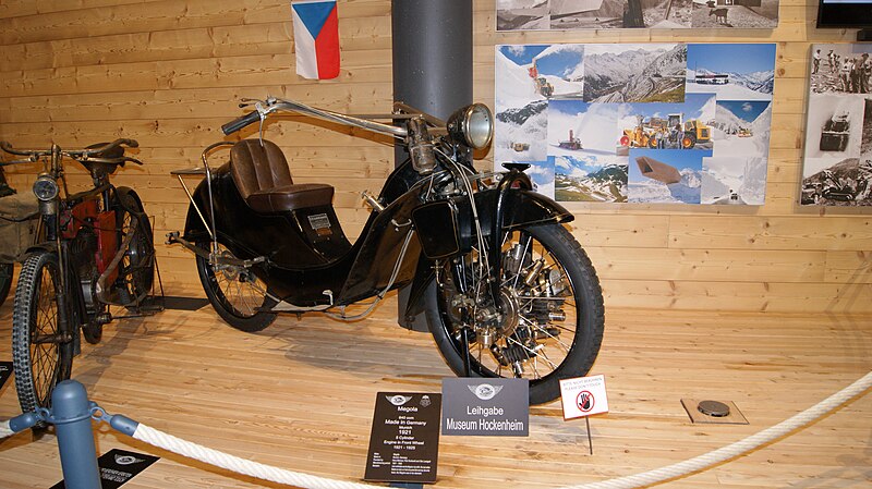 File:Hochgurgl-Top Mountain Motorcycle Museum-Megola-1921-640ccm-04ASD.jpg