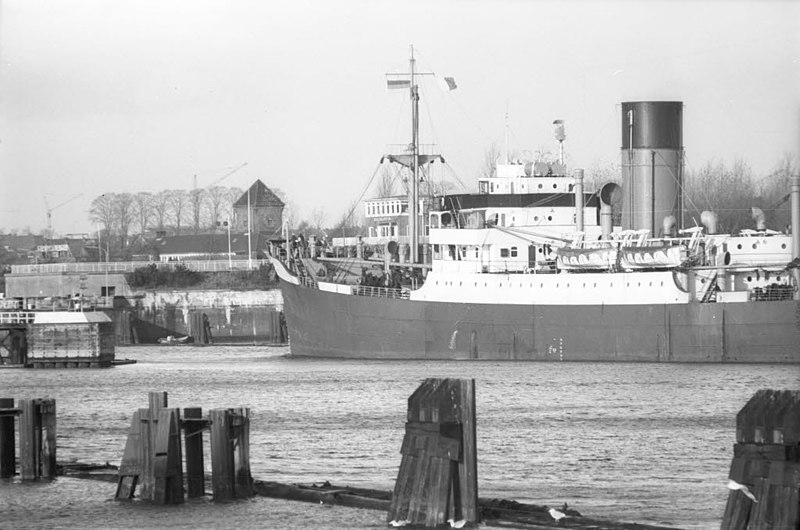 File:Holtenauer Schleuse (Kiel 45.979).jpg