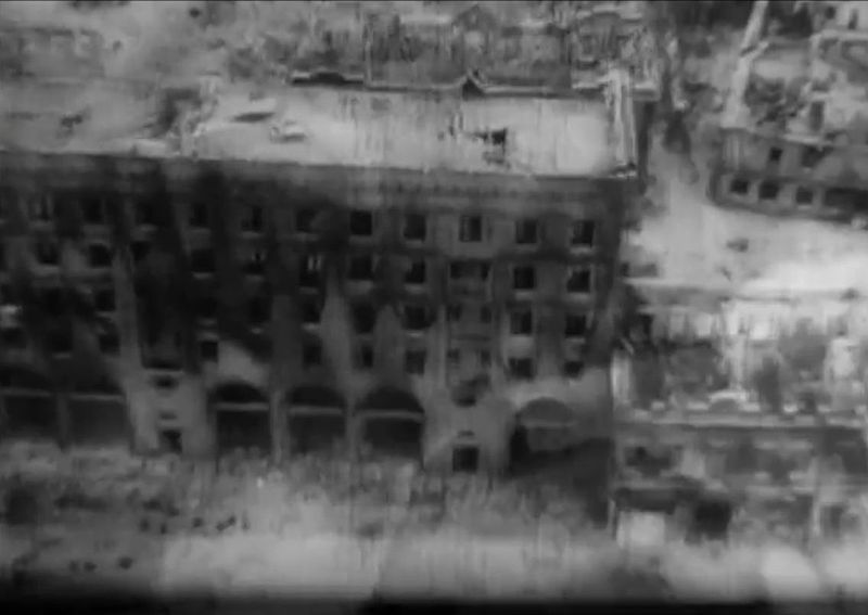 File:House on Khreshyatik 29 (old enumeration) from video footage taken from airplain by soviet army during liberation of Kiev in November 1943.jpg