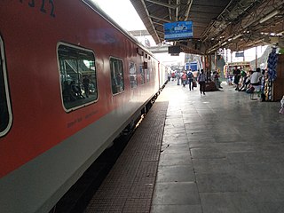 12273 Howrah-New Delhi Duronto Express standing in Patna Junction