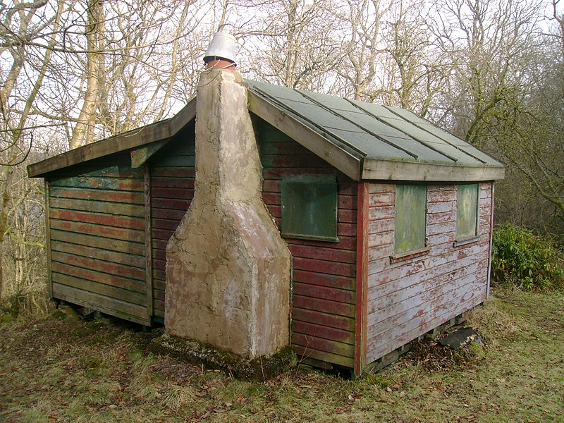 File:Hut on northern side of Carbeth Hill - geograph.org.uk - 1747197.jpg