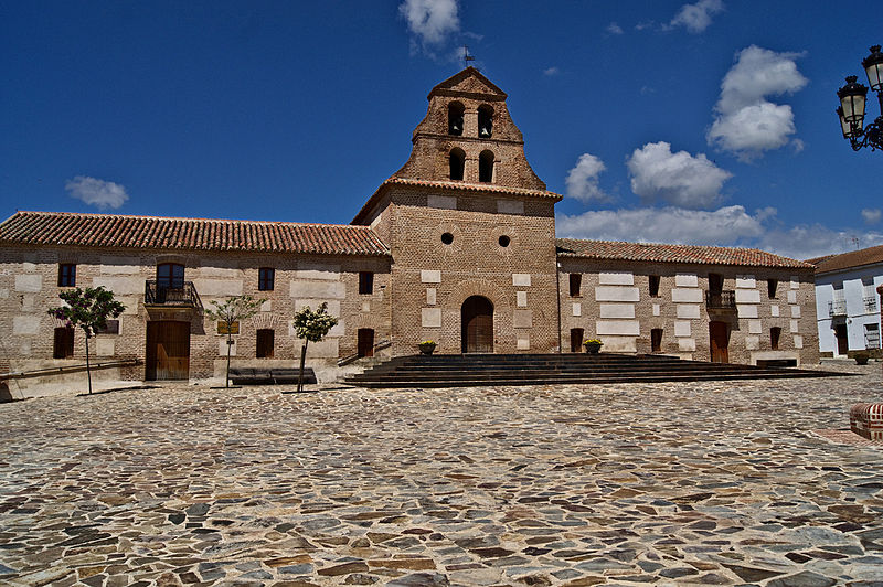 File:Iglesia Aldeaquemada..jpg