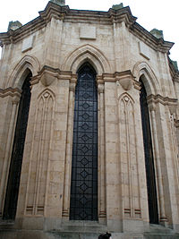 Imagen de la Iglesia del Monasterio del Transito situado frente a la fachada sur de la Iglesia de la Magdalena.