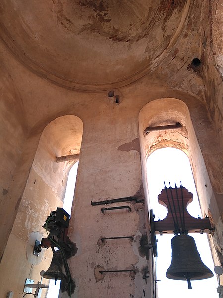 File:Interior del campanar de Riudoms 02.jpg