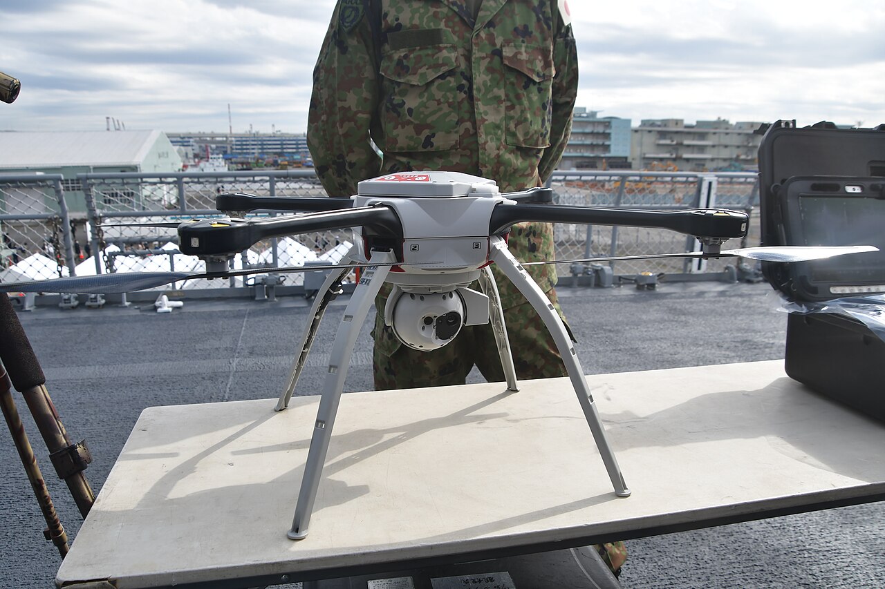 1280px-JGSDF_UAV%28Aeryon_SkyRanger_R60%29_aboard_on_JS_Kunisaki%28LST-4003%29_at_Port_of_Yokohama_November_5%2C_2022_01.jpg