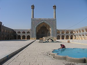 Jamé Mosque Esfahan courtyard.jpg