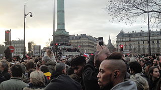 Manifestants sur la place de la Bastille.