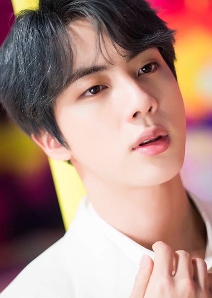 Tập tin:Jin for Dispatch "Boy With Luv" MV behind the scene shooting, 15 March 2019 01 (cropped).jpg