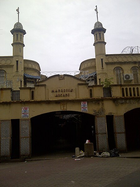 Juma Masjid Mosque - Madrassa Arcade on Cathedral Rd-20140222.jpg