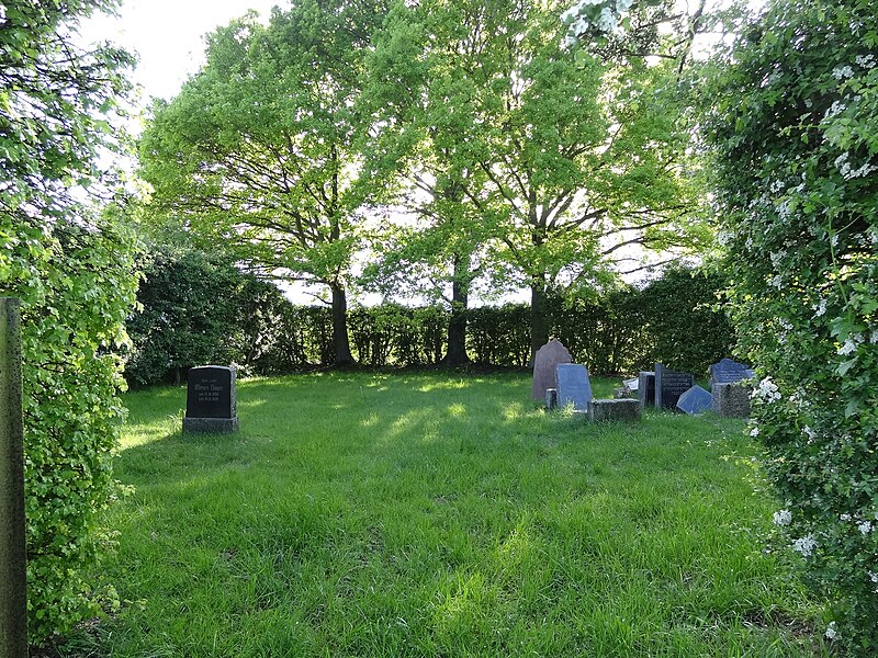 Datei:Jüdischer Friedhof (Leihgestern) 04.JPG