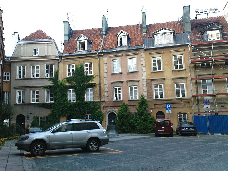 File:Kanonia Street in Warsaw (od lewej 18, 16, 14, 12, 10).JPG