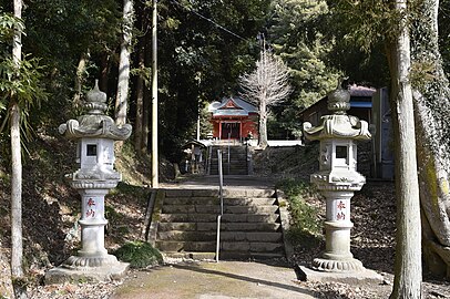 参道の石段と石灯篭