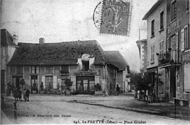 La Frette, place Goubet en 1906, p 89 de L'Isère les 533 communes - cliché C D Blanchard, éditeur à Vienne.jpg