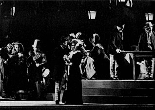 Sceno de la dua akto de "La Bohème" en la Teatro Colón de Bonaero, Argentino, komence de la 1970-aj jaroj.