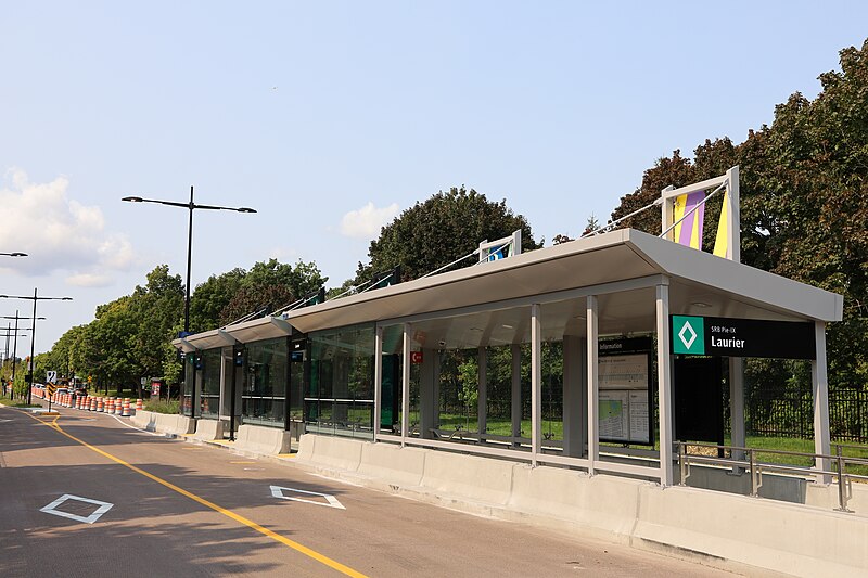 File:Laurier Pie-IX BRT station.jpg