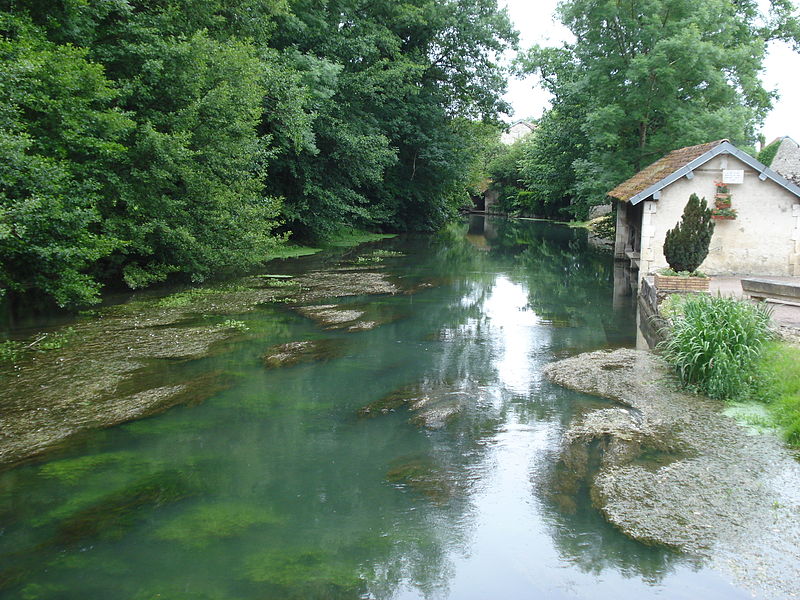 File:Lavoir sur la Laignes à Polisy (Aube, Fr).JPG