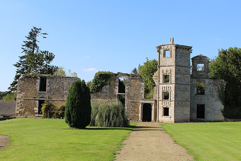 File:Le chateau de la Garaye.JPG