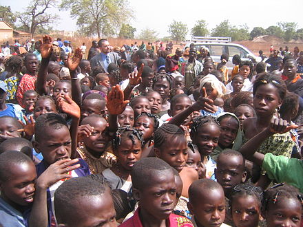 Children gathered in the town of Yanfolila. Les enfants de Yanfolila.jpg