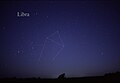 तुला तारामंडल की रात को ली गयी एक तस्वीर (लक़ीरें काल्पनिक हैं)