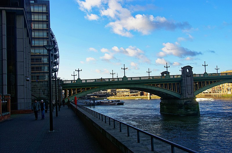 File:London - Jubilee Walkway - Southwark Bridge 1921.jpg