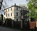 Villa mit Einfriedung