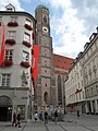 München, die Frauenkirche von der Kaufingerstrasse