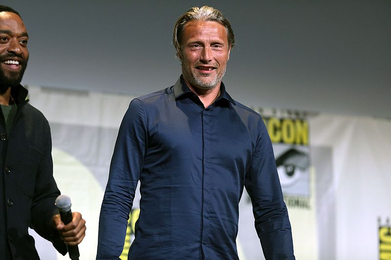 File:Mads Mikkelsen (28604296626).jpg