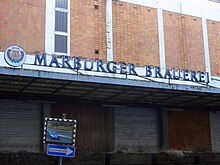 Das „Marburger Bier“ wurde von der Marburger Brauerei gebraut, nach deren Schließung 2004 wurden auch die Gebäude abgerissen