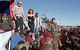 Mariah Carey4 Edwards Dec 1998 non recadrée.jpg