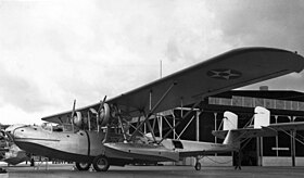 Un P3M-2 construit par Martin, stationné sur la base aéronavale de Pensacola.
