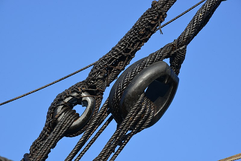 File:Matelotage sur la frégate L'Hermione (47).JPG