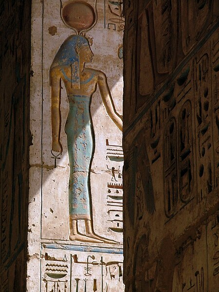 File:Medinet Habu Temple-083.jpg