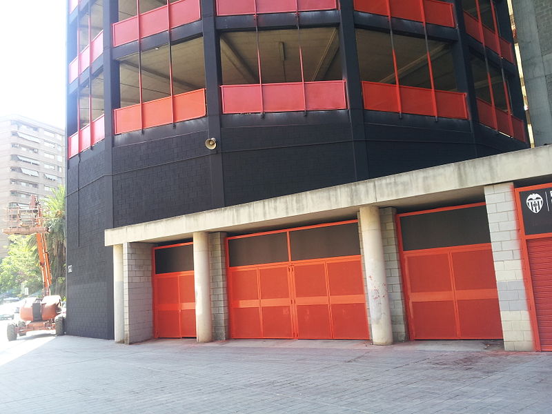 File:Mestalla pintant-se (2014) - 9.jpeg