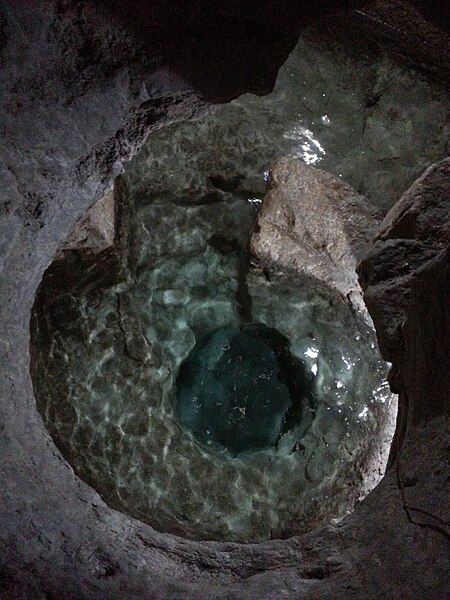 File:Mikvah sotto san Filippo Apostolo SR.jpg