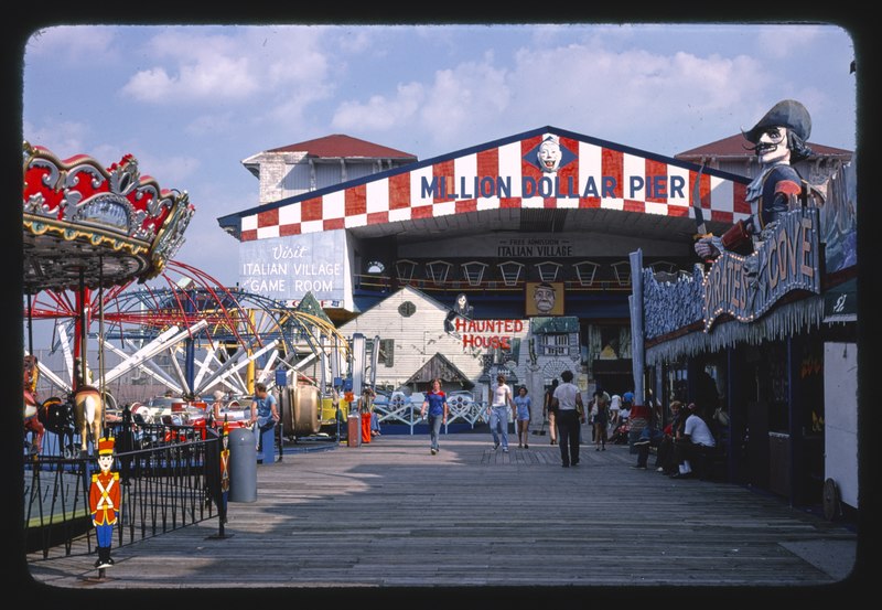 File:Million Dollar Pier, Atlantic City, New Jersey LCCN2017711920.tif